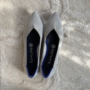 Rothys flax points size 8